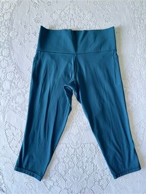 Athleta Salutation Stash Pocket II Capri Leggings teal blue